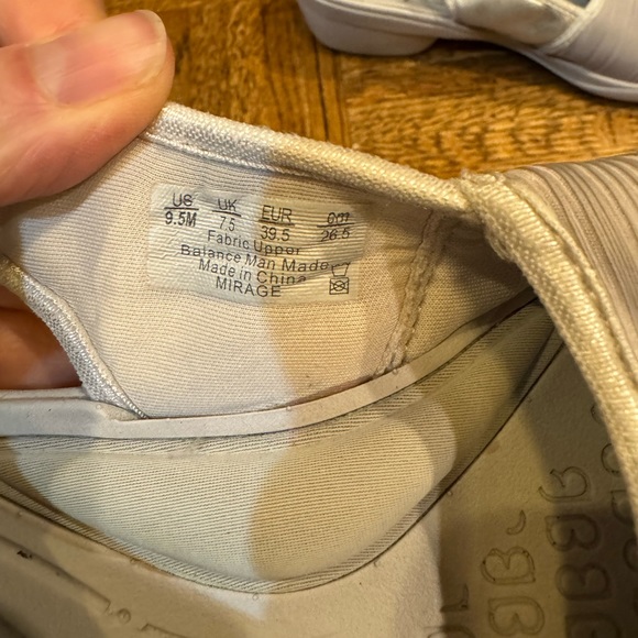 Cute silver/gray slip-on sandals from Bzees, size 9.5 - Picture 5 of 8